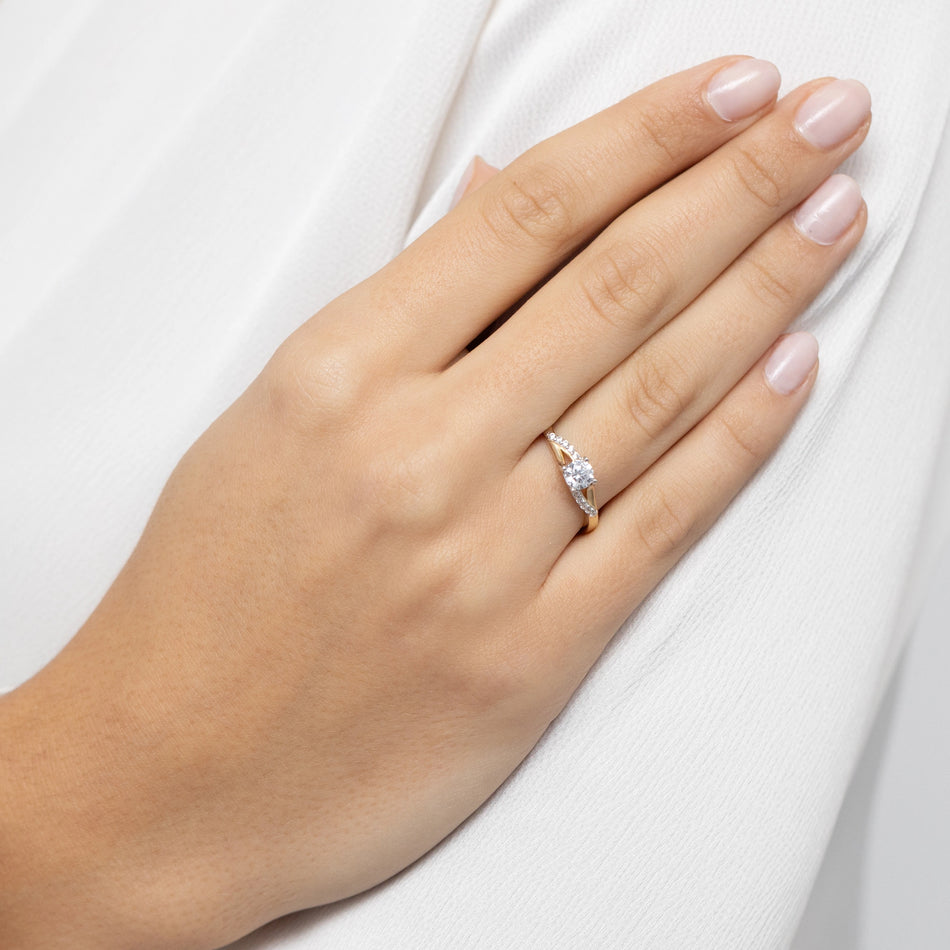 Gold Ring with Zirconia Waves