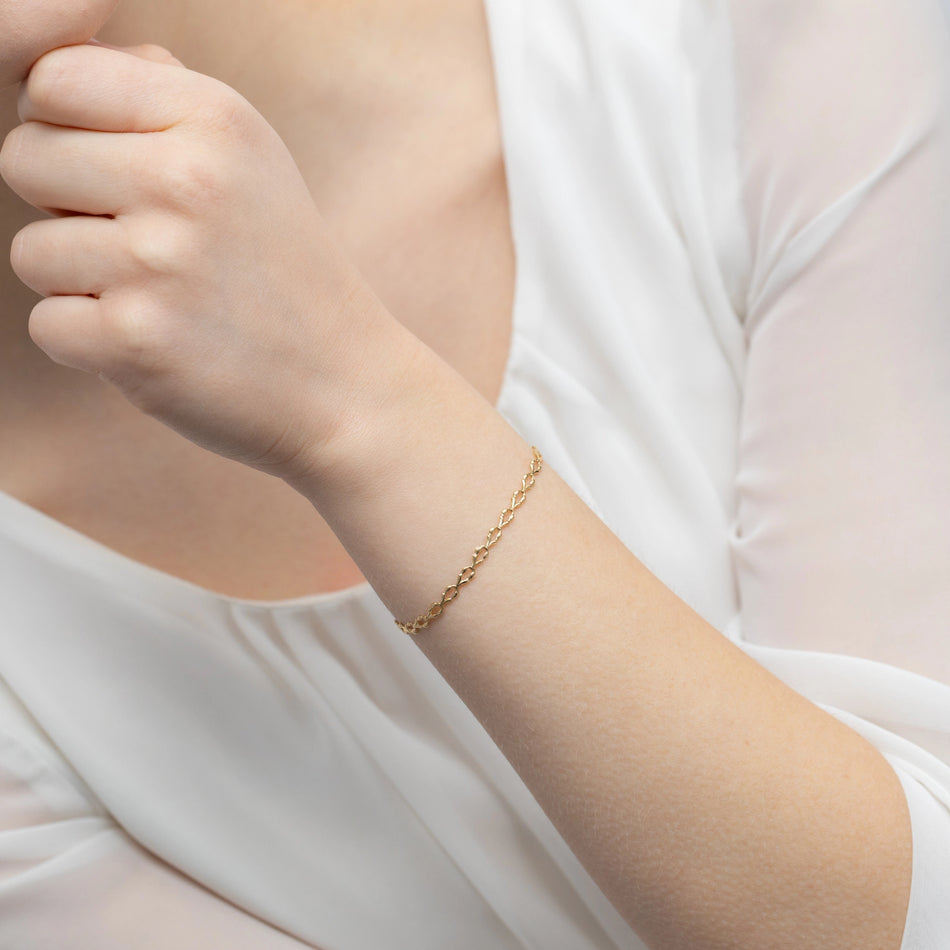 Gold Elegant Bracelet with Unusual Weave