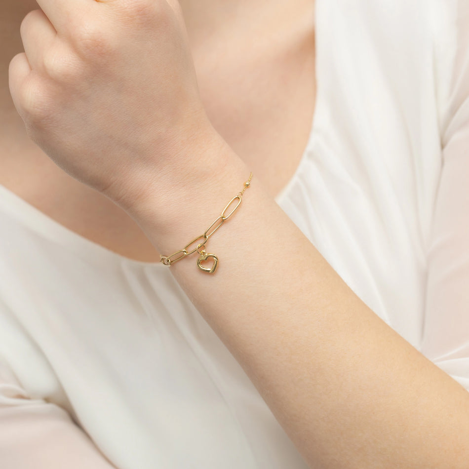 Zlatý náramek se srdcem a korálky