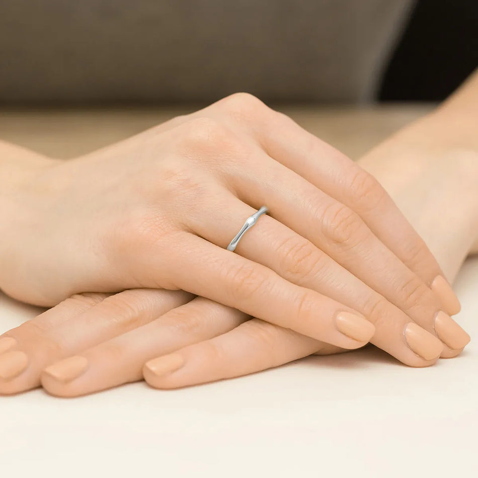 Jemný stříbrný prsten