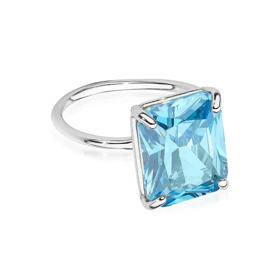 Stříbrný prsten se zirkony