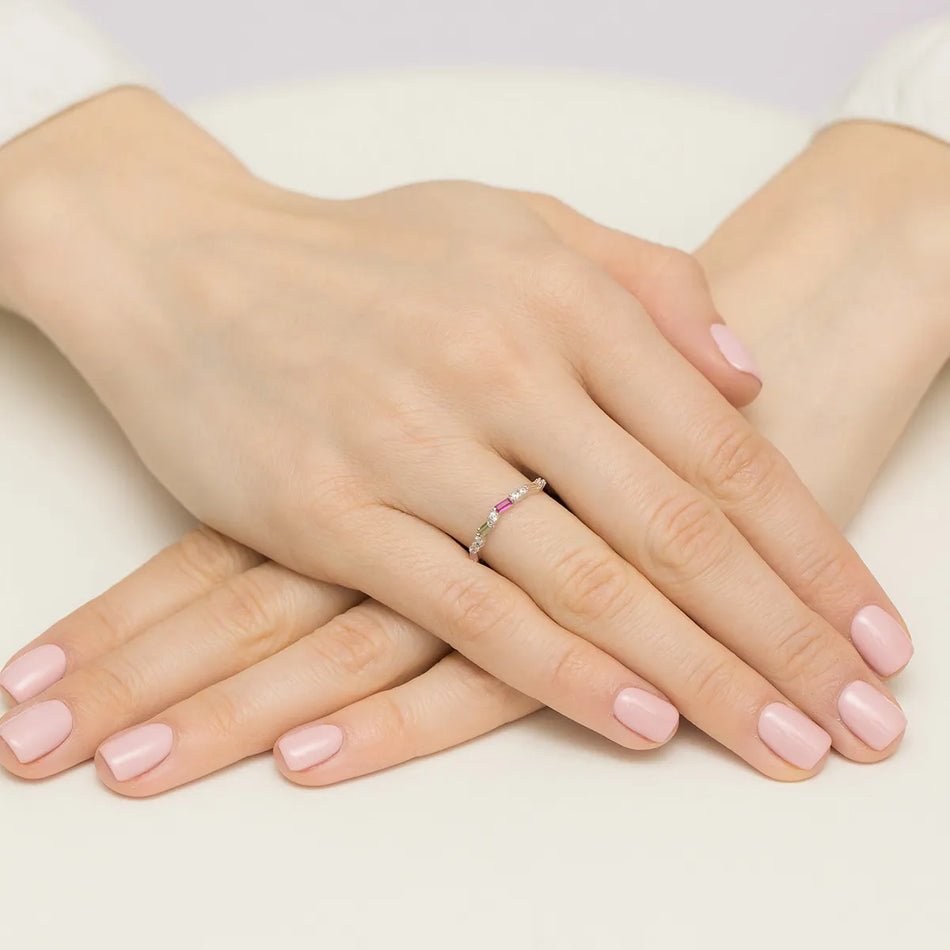 Stříbrný prsten se zirkony