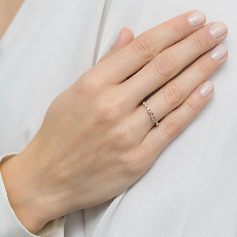 Stříbrný prsten se zirkony