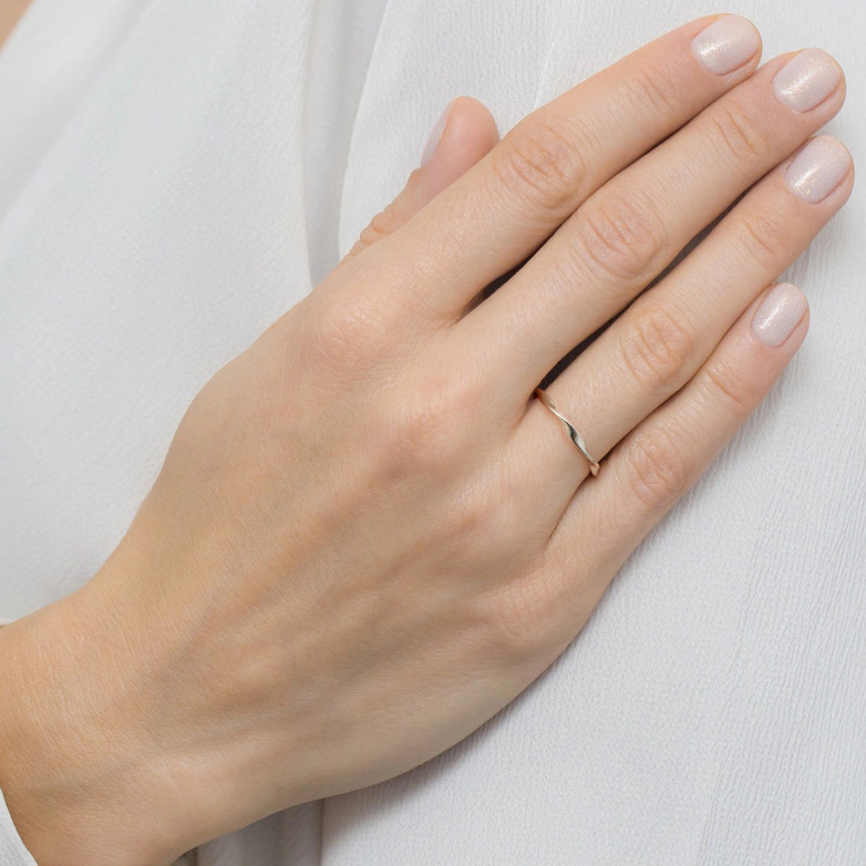 Stříbrný proplétaný prsten