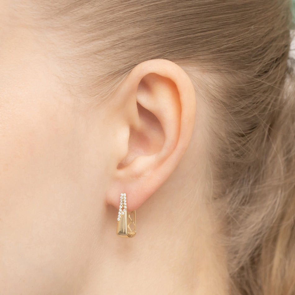 Zlaté náušnice s anglickým zapínáním se zirkony