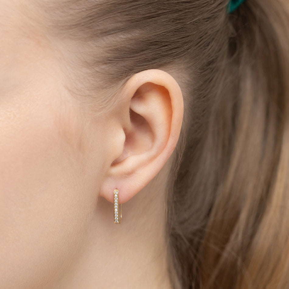 Zlaté náušnice s anglickým zapínáním se zirkony obdélníkového tvaru