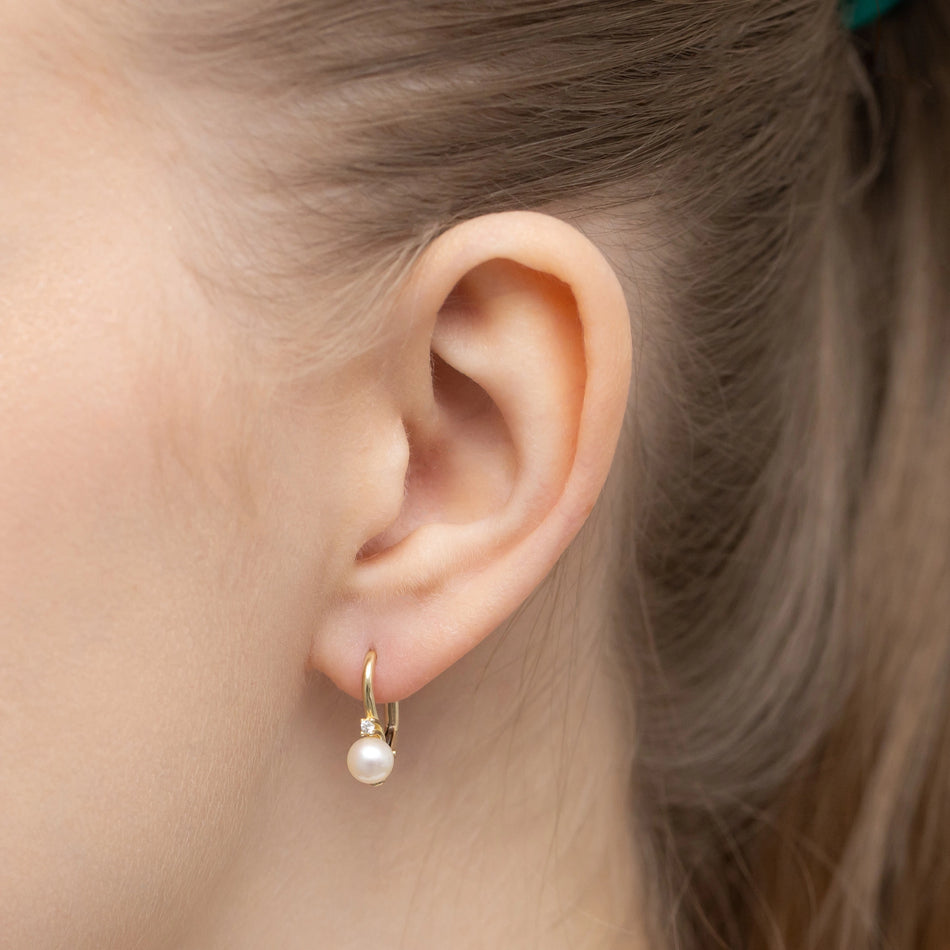 Zlaté náušnice s kultivovanou perlou a zirkonií