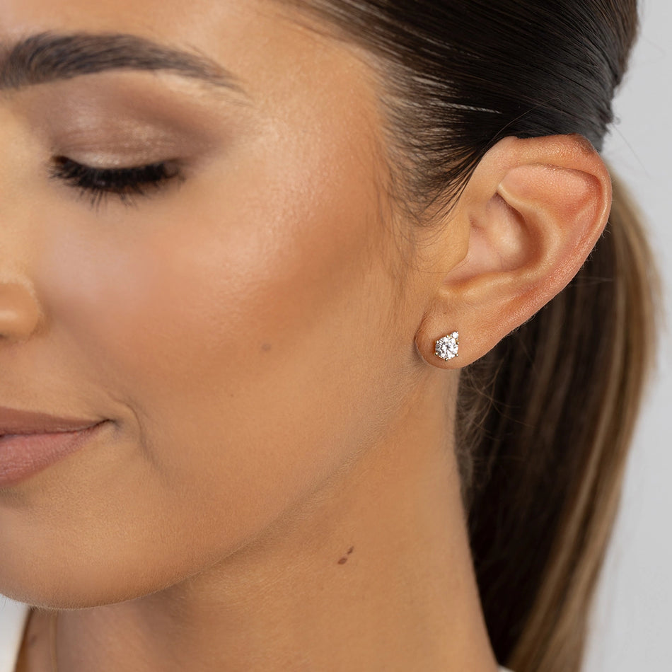 Gold Earrings with 0.50ct and 0.029ct Lab-diamonds