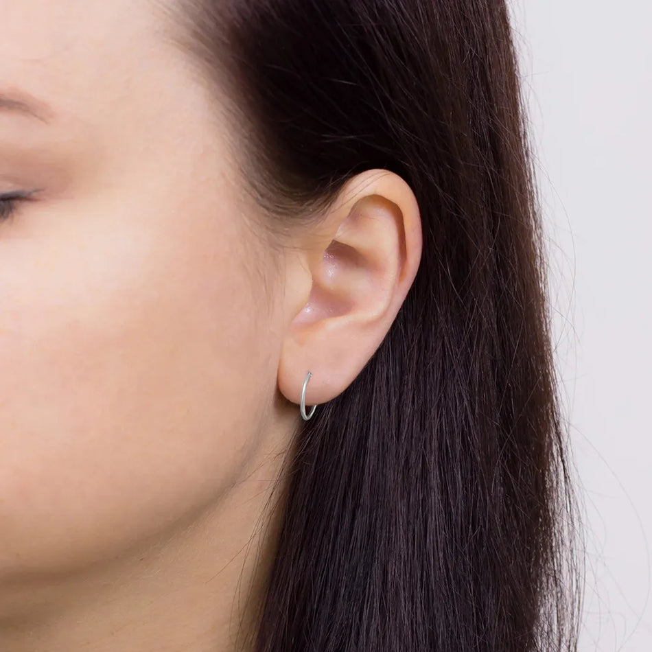 Jediný stříbrný kruhové zasouvací náušnice 9-15mm