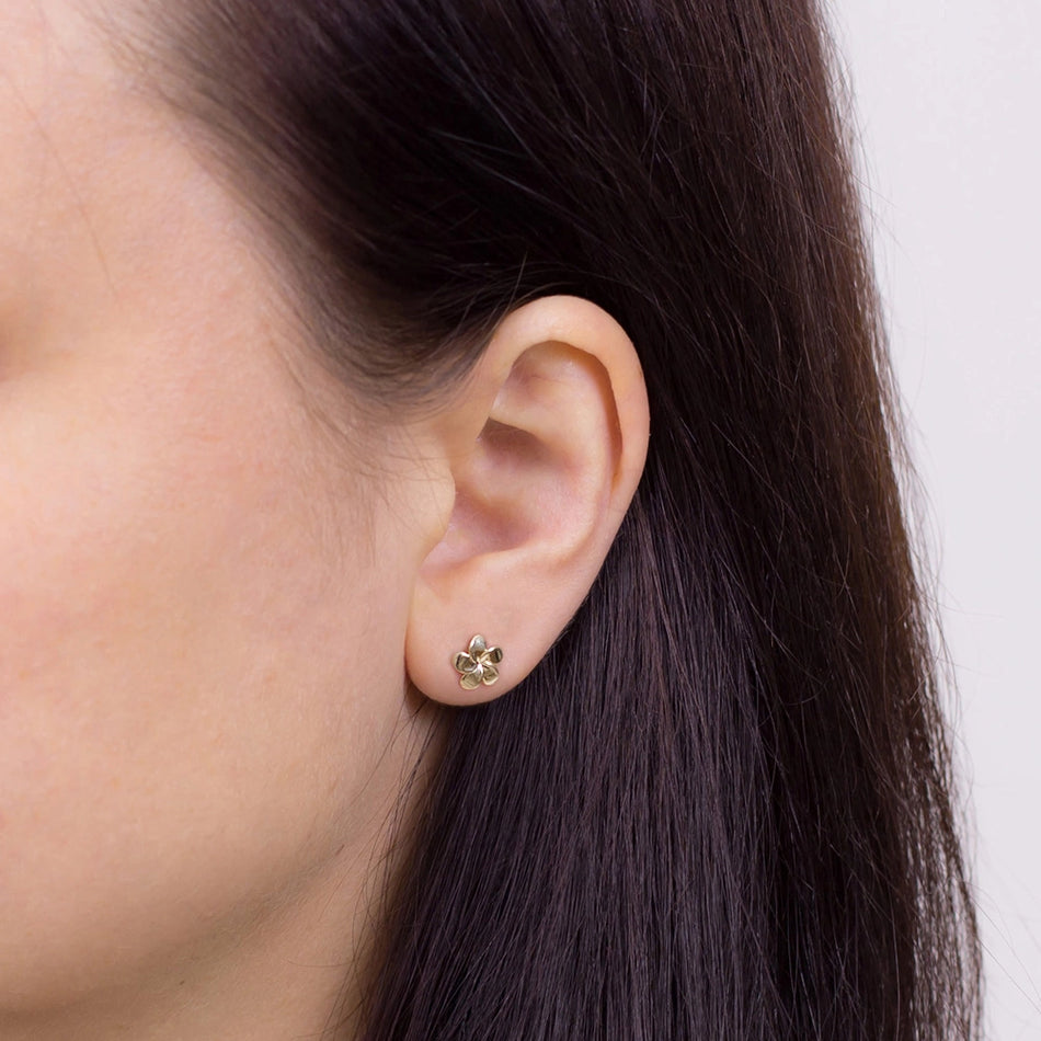 Zlaté náušnice květiny