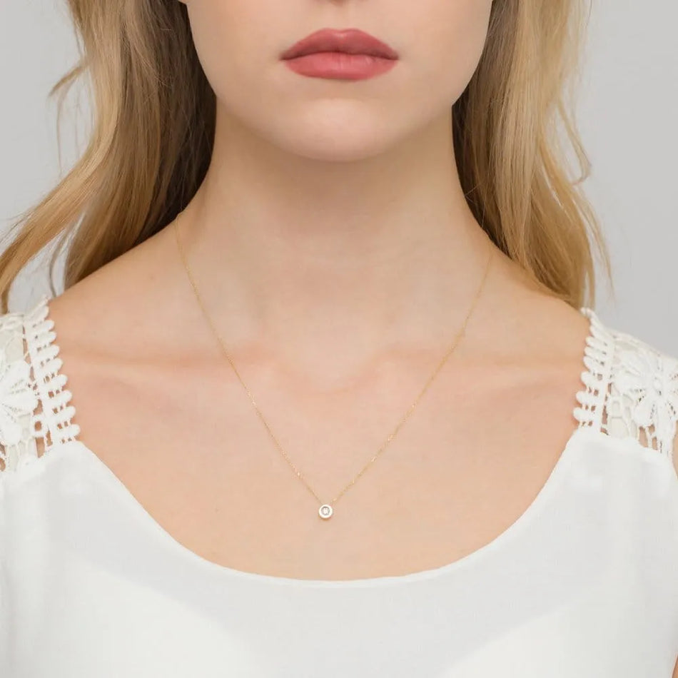 Gold Celebrity Necklace with Diamond Round