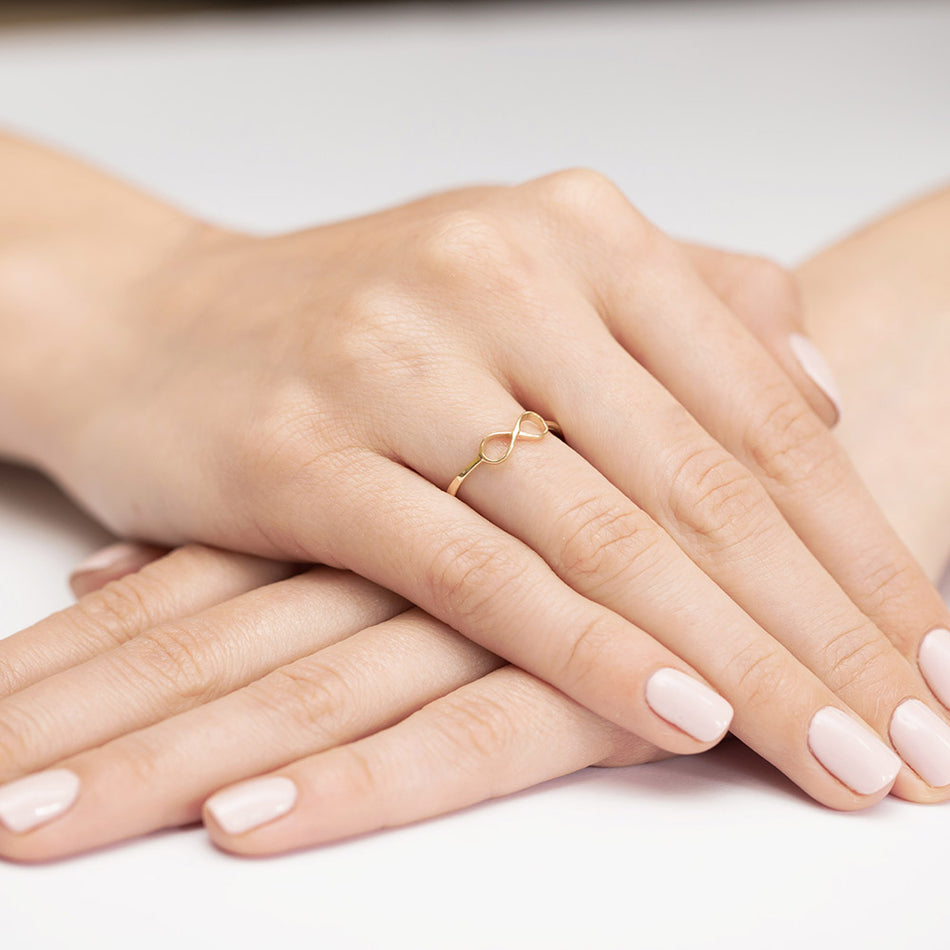 Zlatý prsten Infinity