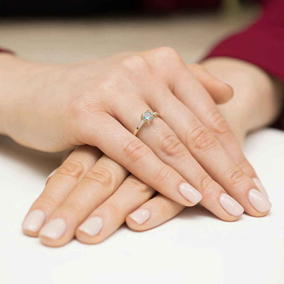 Gold Ring with 0.70ct Topaz and Diamonds