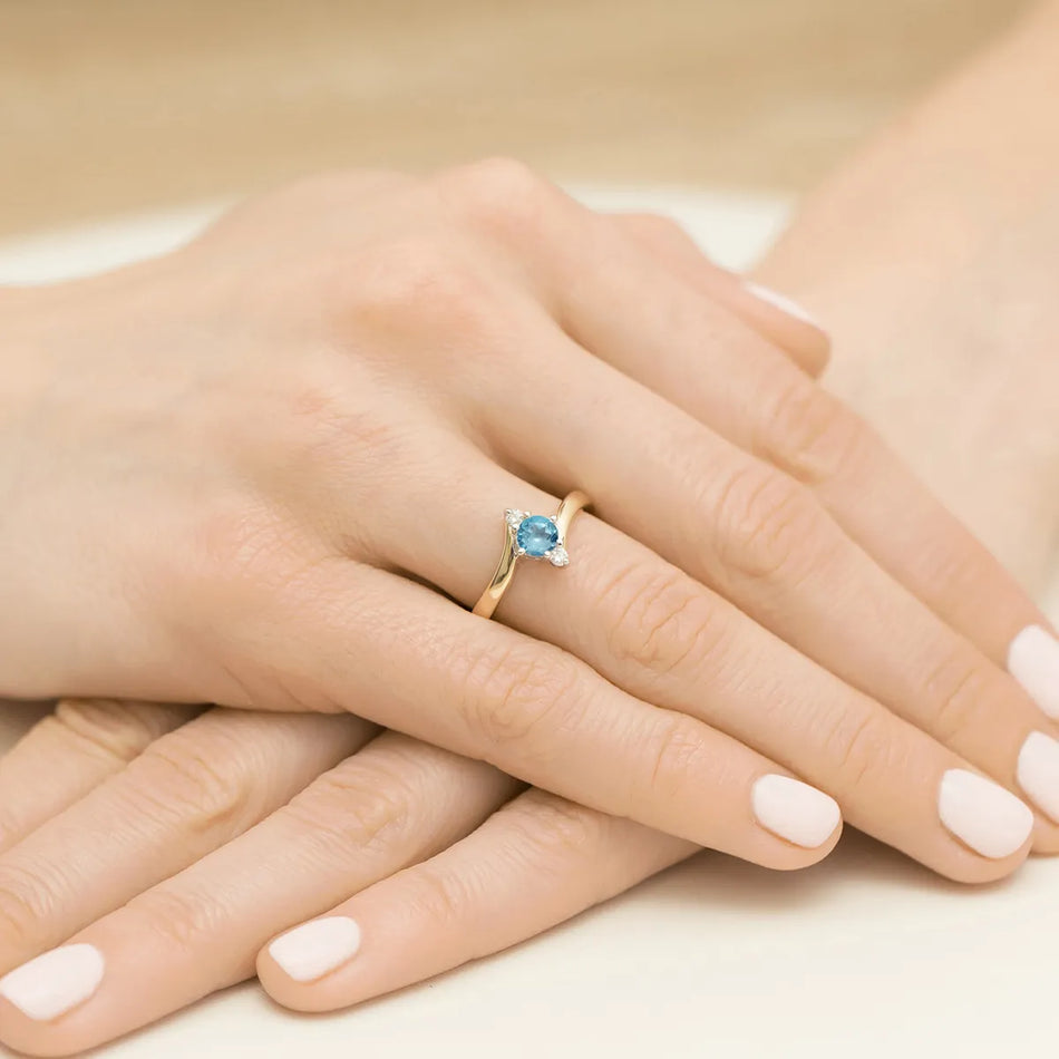 Gold Ring with 0.60ct Topaz and Diamonds