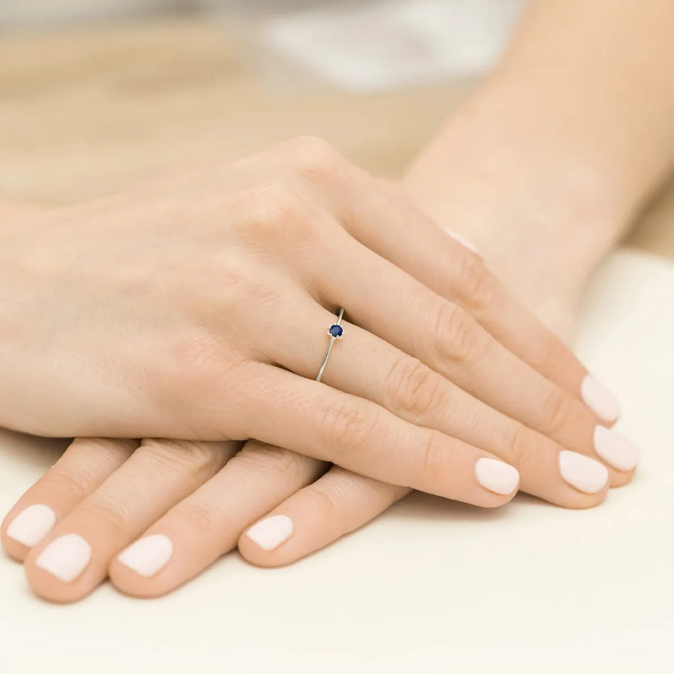 Zlatý prsten se safírem 0,15 ct