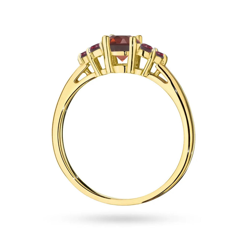 Gold Ring with 0,60ct Garnet and 6 Rubies