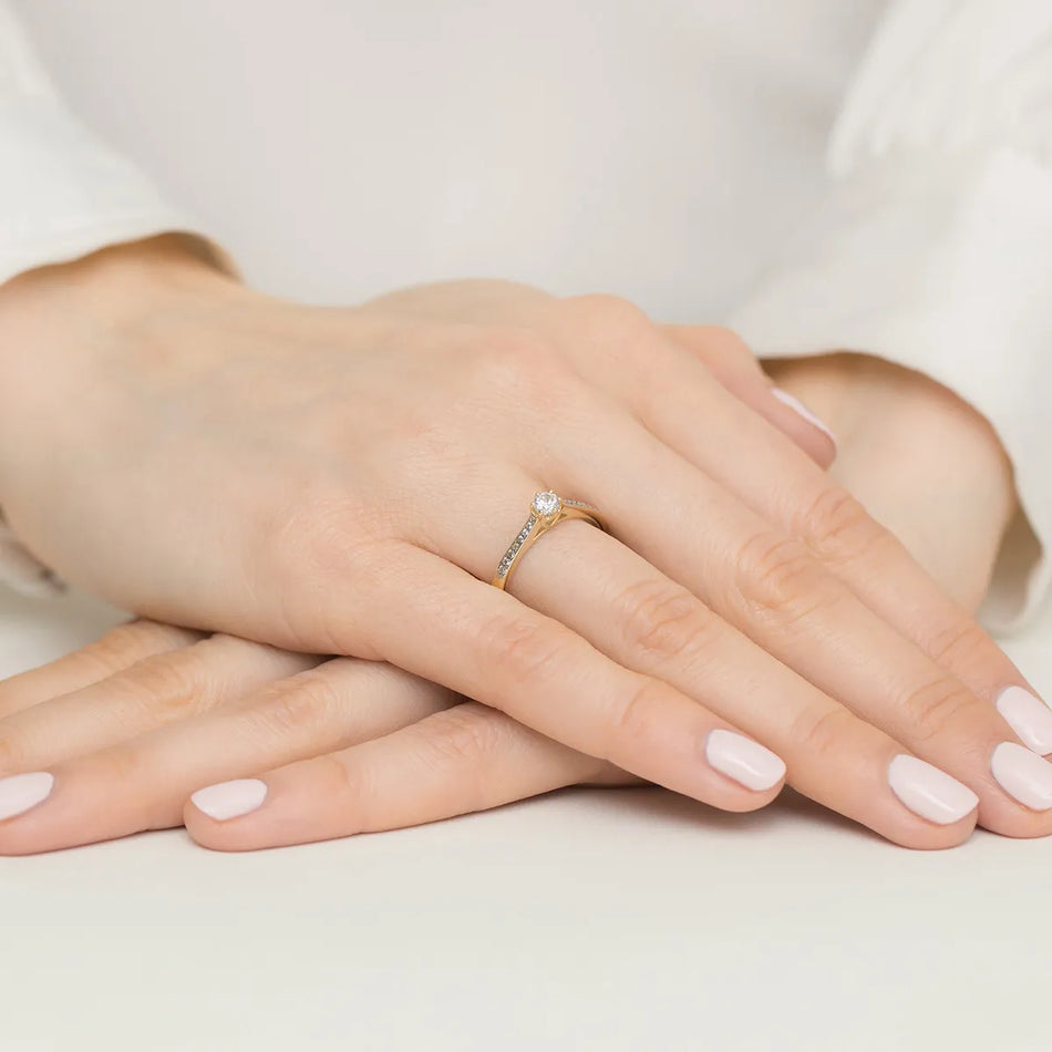 Zlatý prsten s diamanty 0,20 ct a 0,092 ct