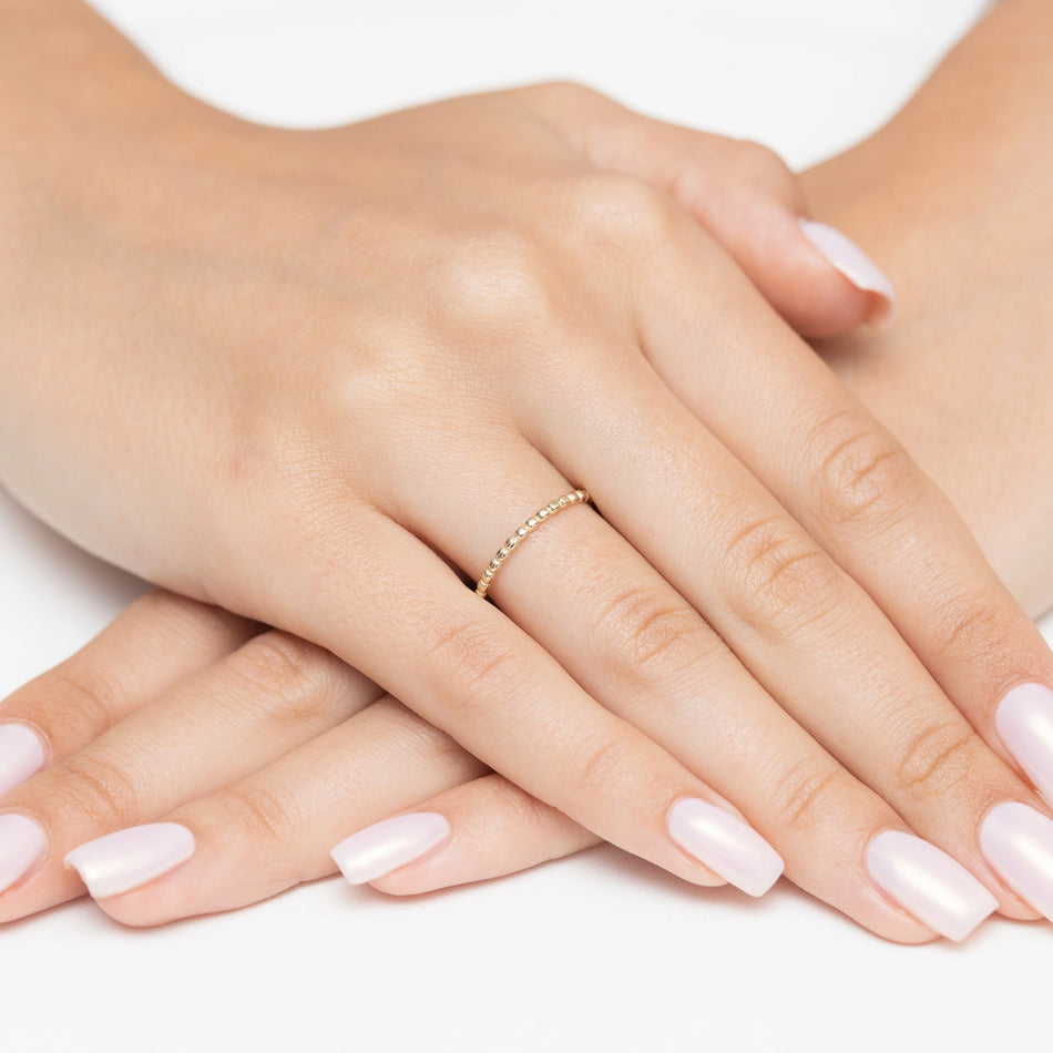 Zlatý prsten s korálky