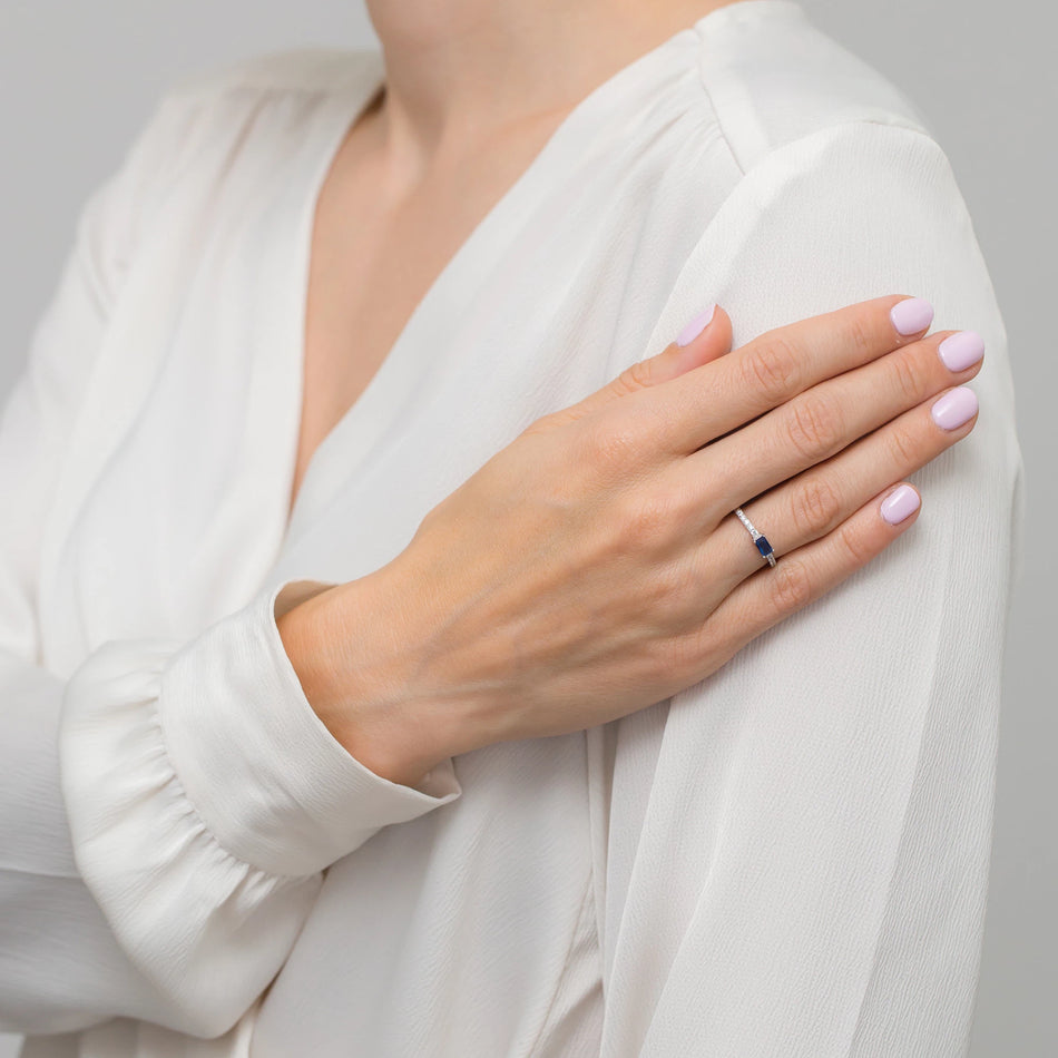 Stříbrný prsten se zirkony