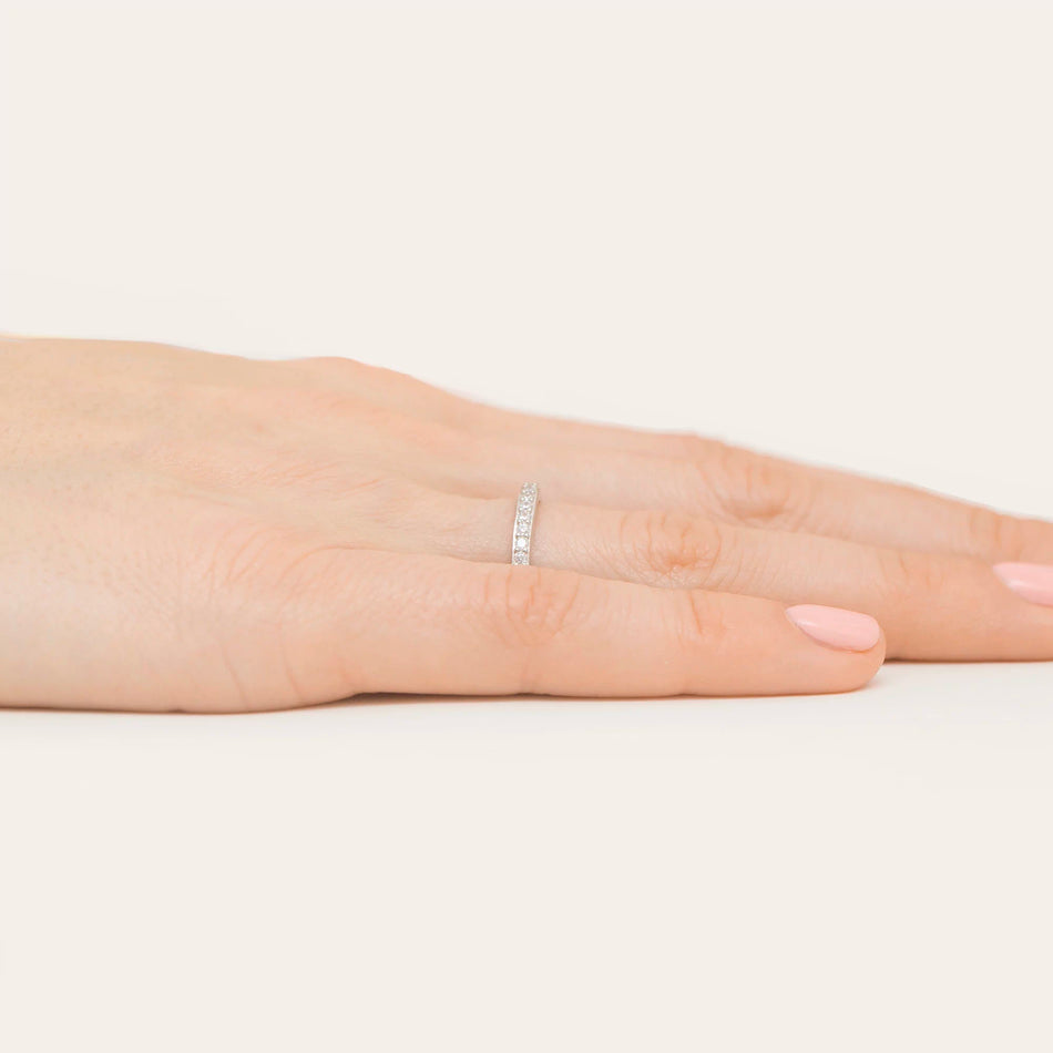 Stříbrný prsten se zirkony