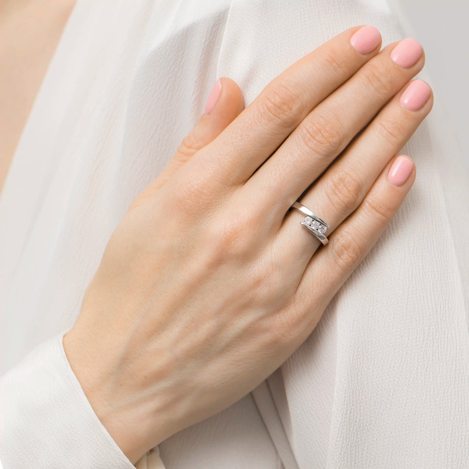 Stříbrný prsten se zirkony