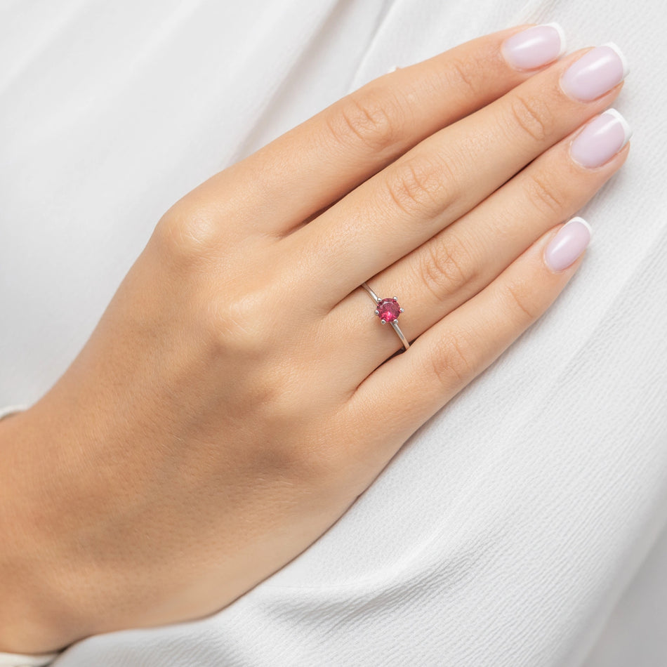 Stříbrný prsten se zirkony