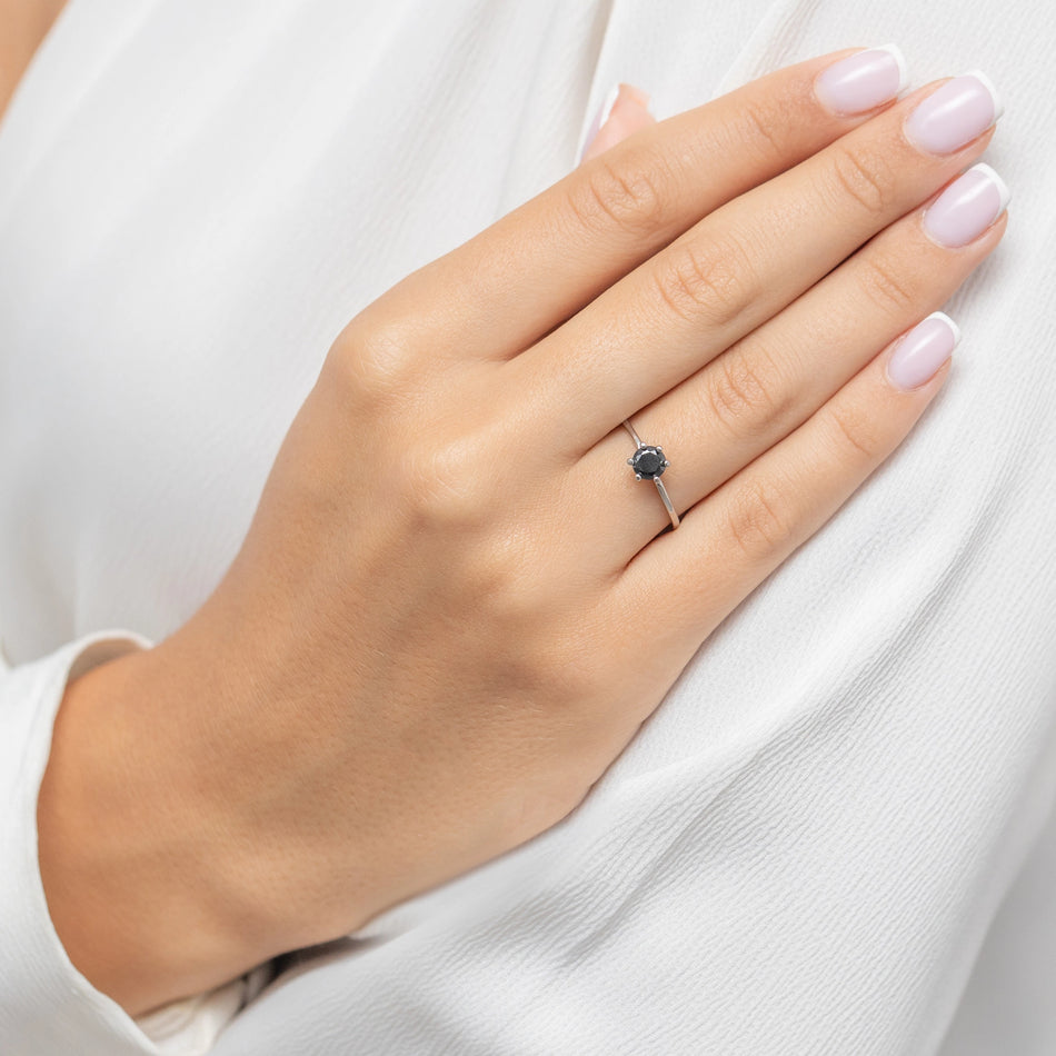 Stříbrný prsten se zirkony