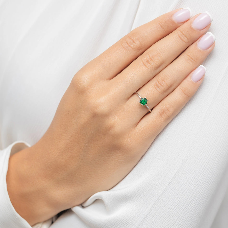 Stříbrný prsten se zirkony