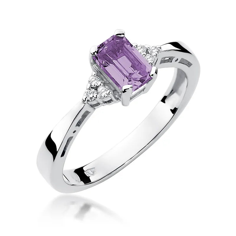 Gold Ring with 0.50ct Amethyst and Diamonds