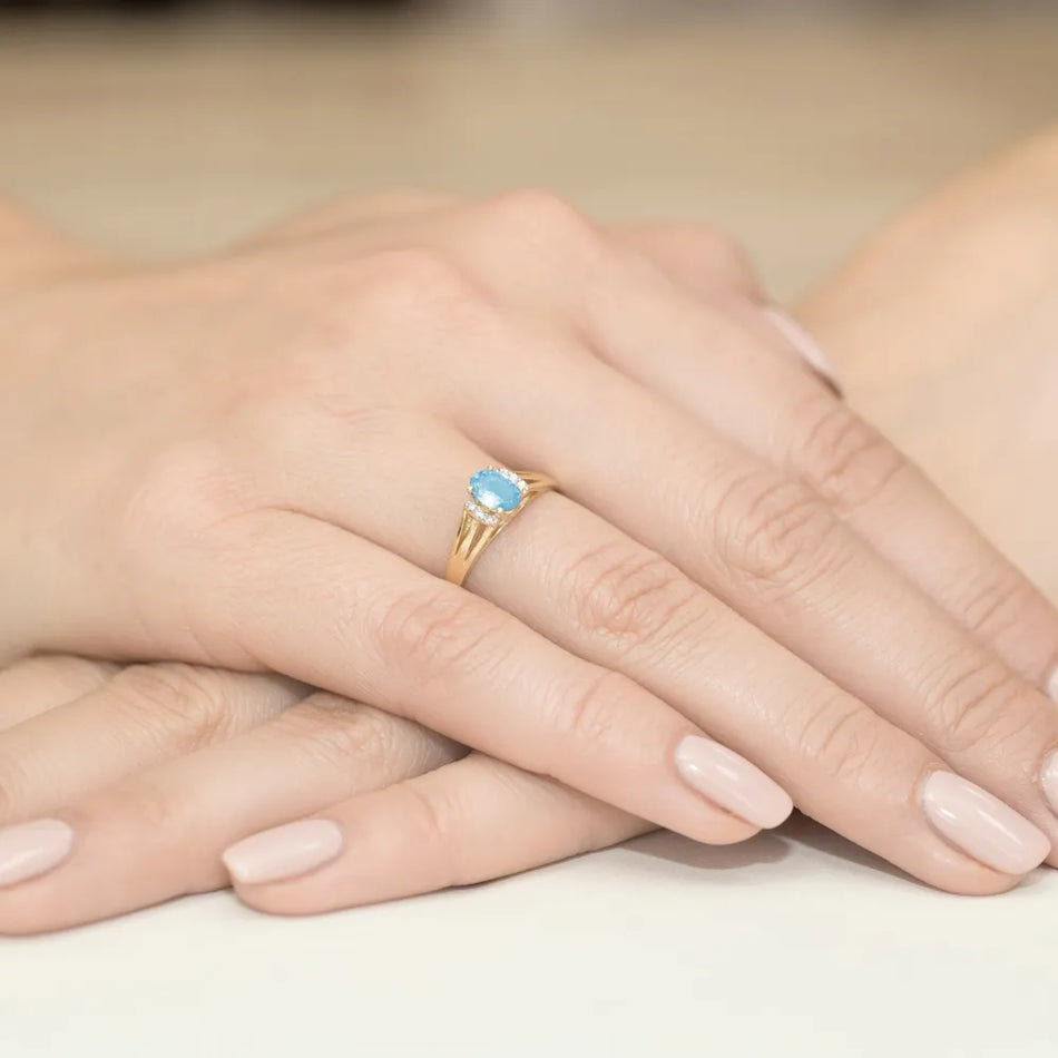 Gold Ring with 0.50ct Topaz and Diamonds