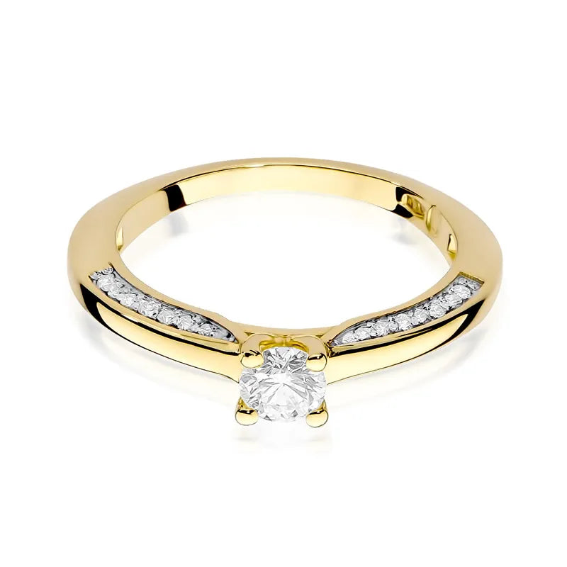 Gold Ring with 0.30ct Diamond set with 28 Diamonds
