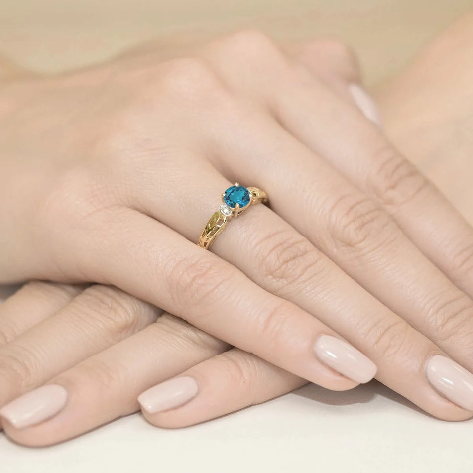 Gold Ring with 0.50ct Topaz London Blue and 0.02ct Diamonds