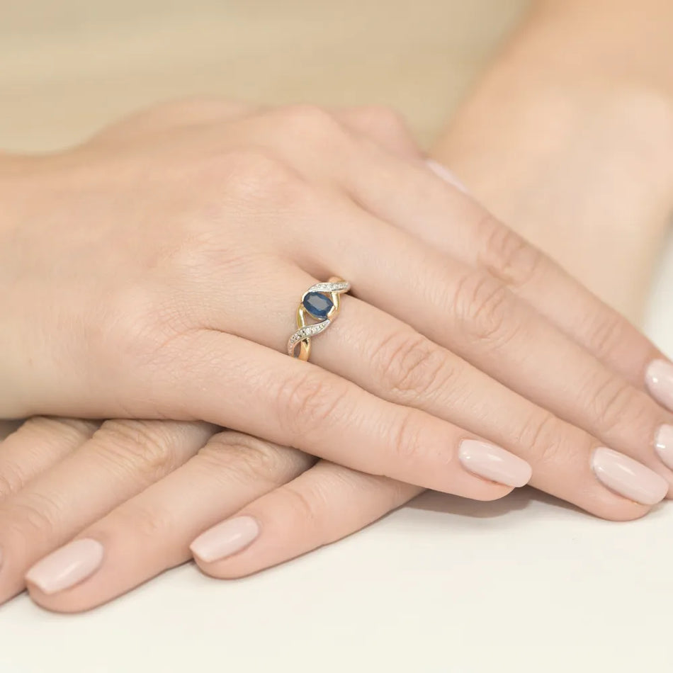 Gold Ring with 0.70ct Sapphire and 0.05ct Diamonds