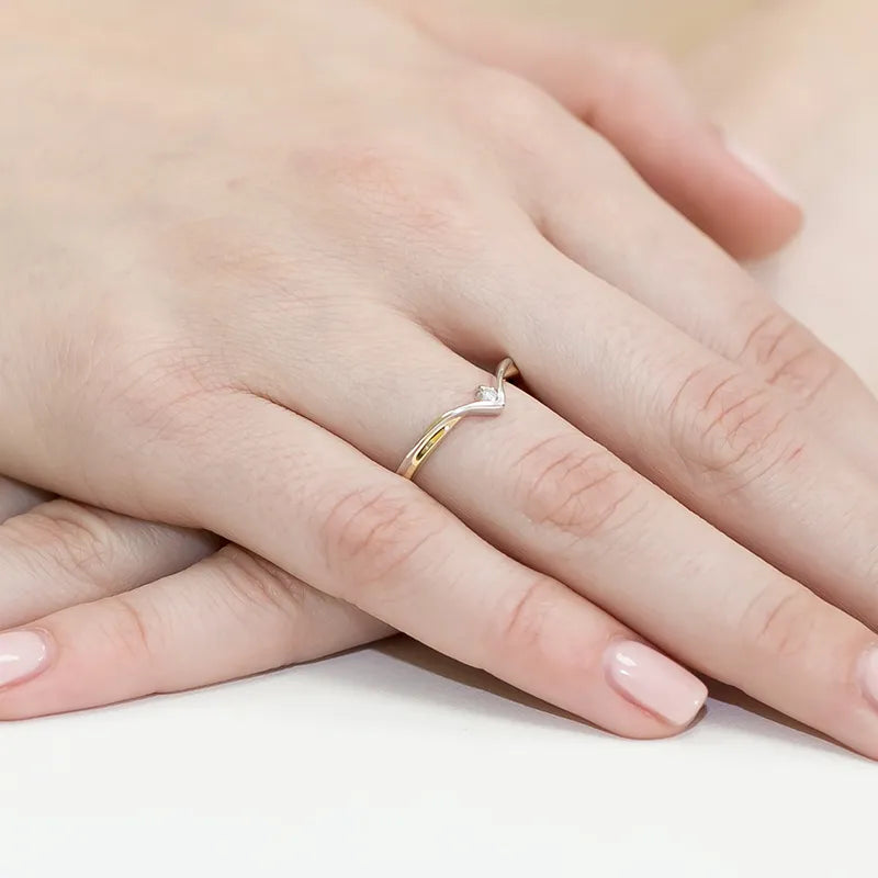 Zlatý prsten s diamantem 0,04 ct