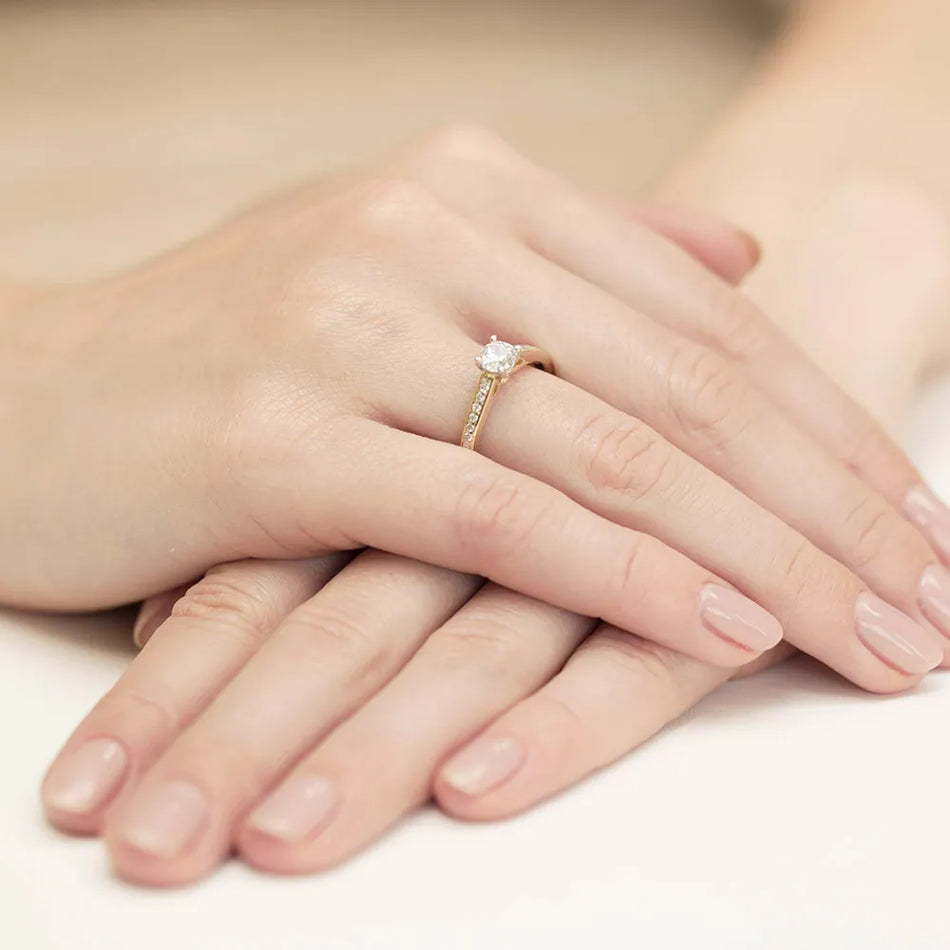 Zlatý prsten s 0,50ct a 0,12ct laboratorními diamanty