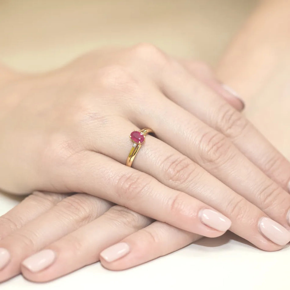 Gold Ring with 0.60ct Ruby and 0.029ct Diamonds