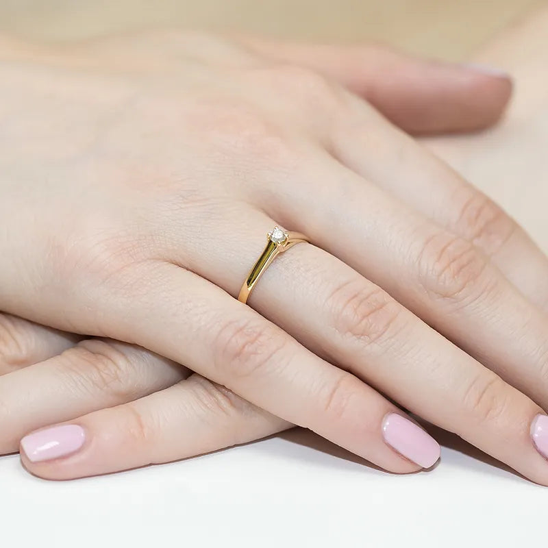 Zlatý prsten s diamantem 0,10 ct