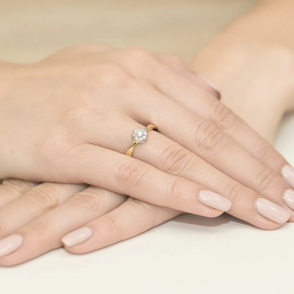 Gold Ring with 0.10ct Diamond and Diamonds