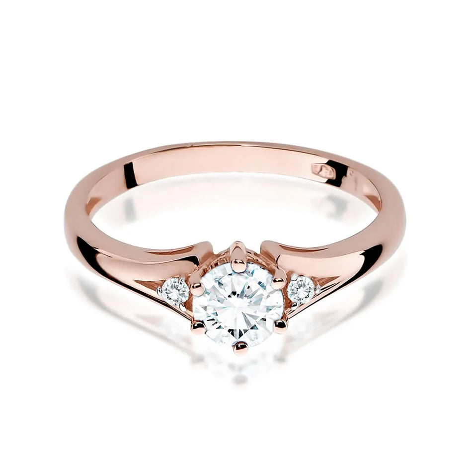 Zlatý prsten s bílým safírem 0,60 ct a diamanty