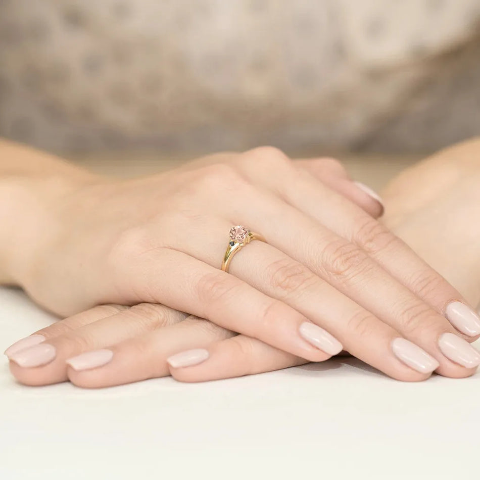 Gold Ring with 0.40ct Morganite and Black Diamonds