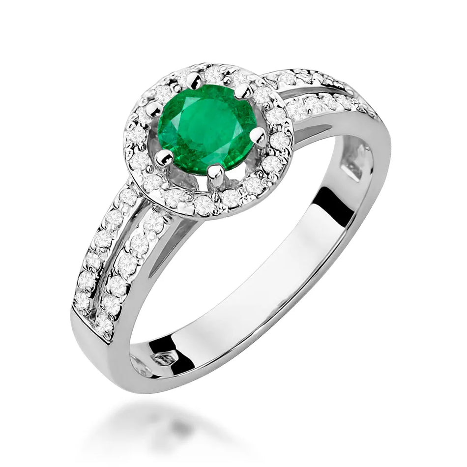Gold Ring with 0.50ct Emerald and 0.20ct Diamonds