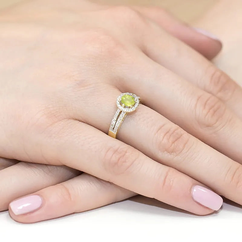 Gold Ring with 0.60ct Olivine and 0.20ct Diamonds