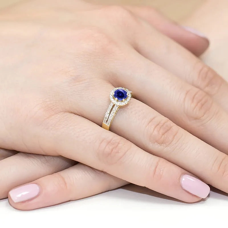 Gold Ring with 0.50ct Sapphire and 0.20ct Diamonds