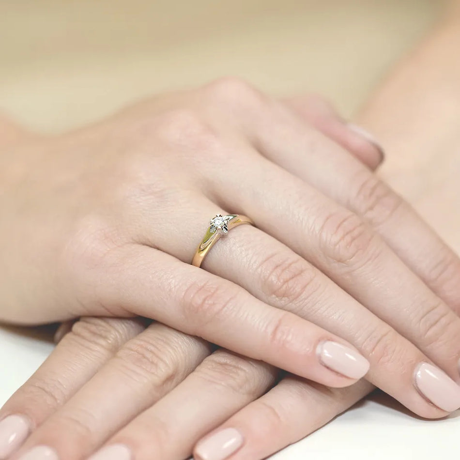 Zlatý prsten s diamantem 0,08 ct