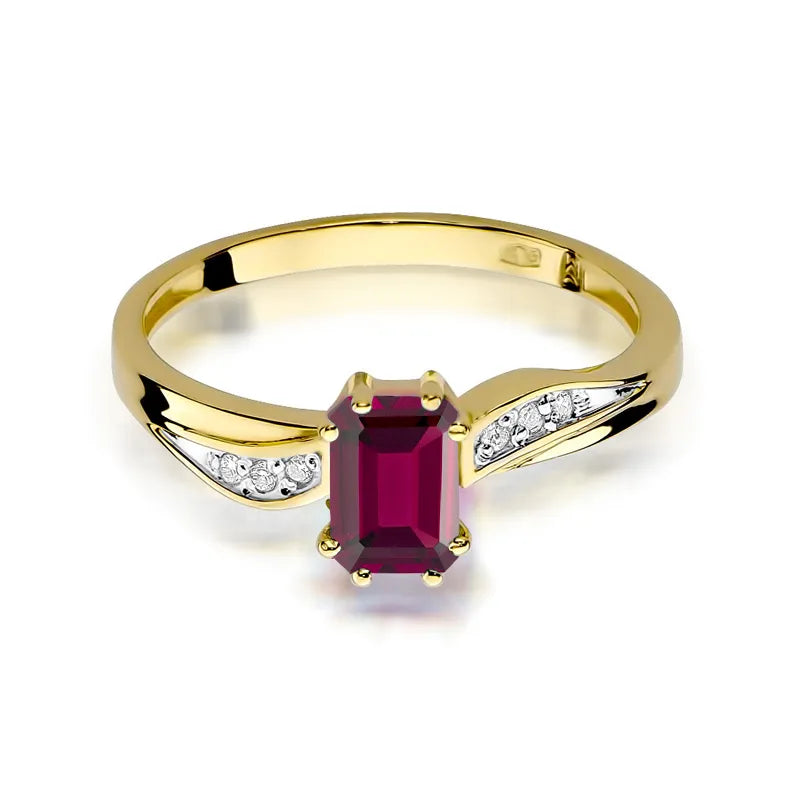 Gold Ring with 0.70ct Garnet and 0.03ct Diamonds