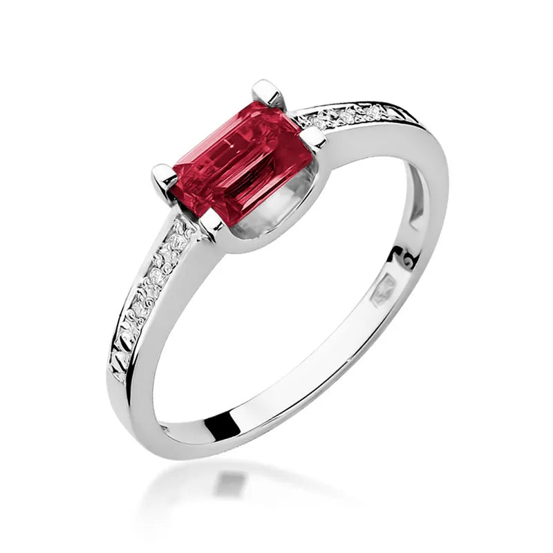 Gold Ring with 0.80ct Ruby and 0.03ct Diamonds
