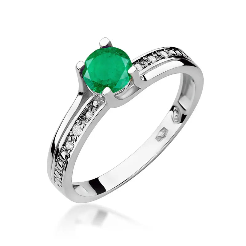 Gold Ring with 0.50ct Emerald and 0.03ct Diamonds