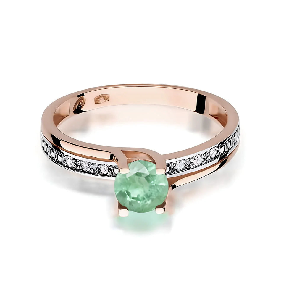 Gold Ring with 0.50ct Emerald and 0.03ct Diamonds