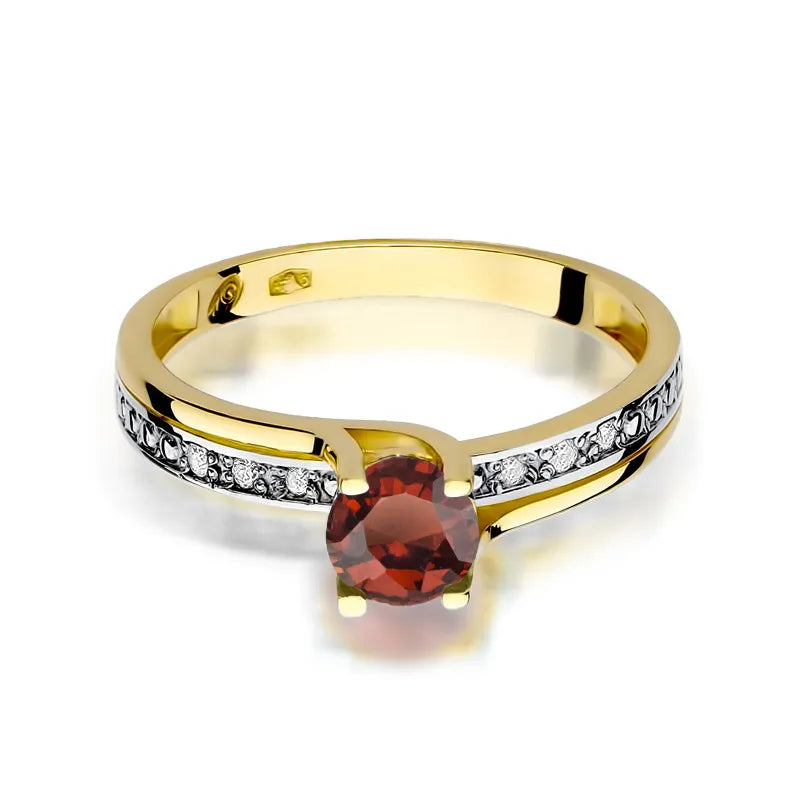 Gold Ring with 0.60ct Garnet and 0.03ct Diamonds