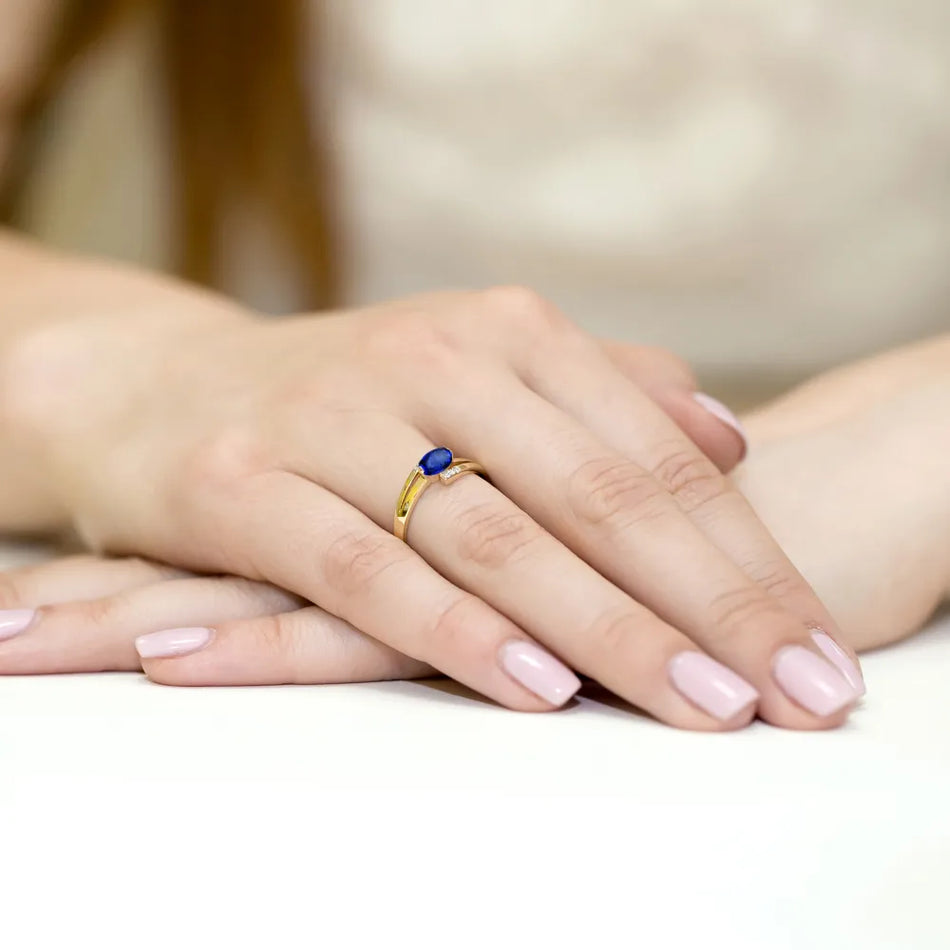 Gold Ring with 0.70ct Sapphire and 0.052ct Diamonds